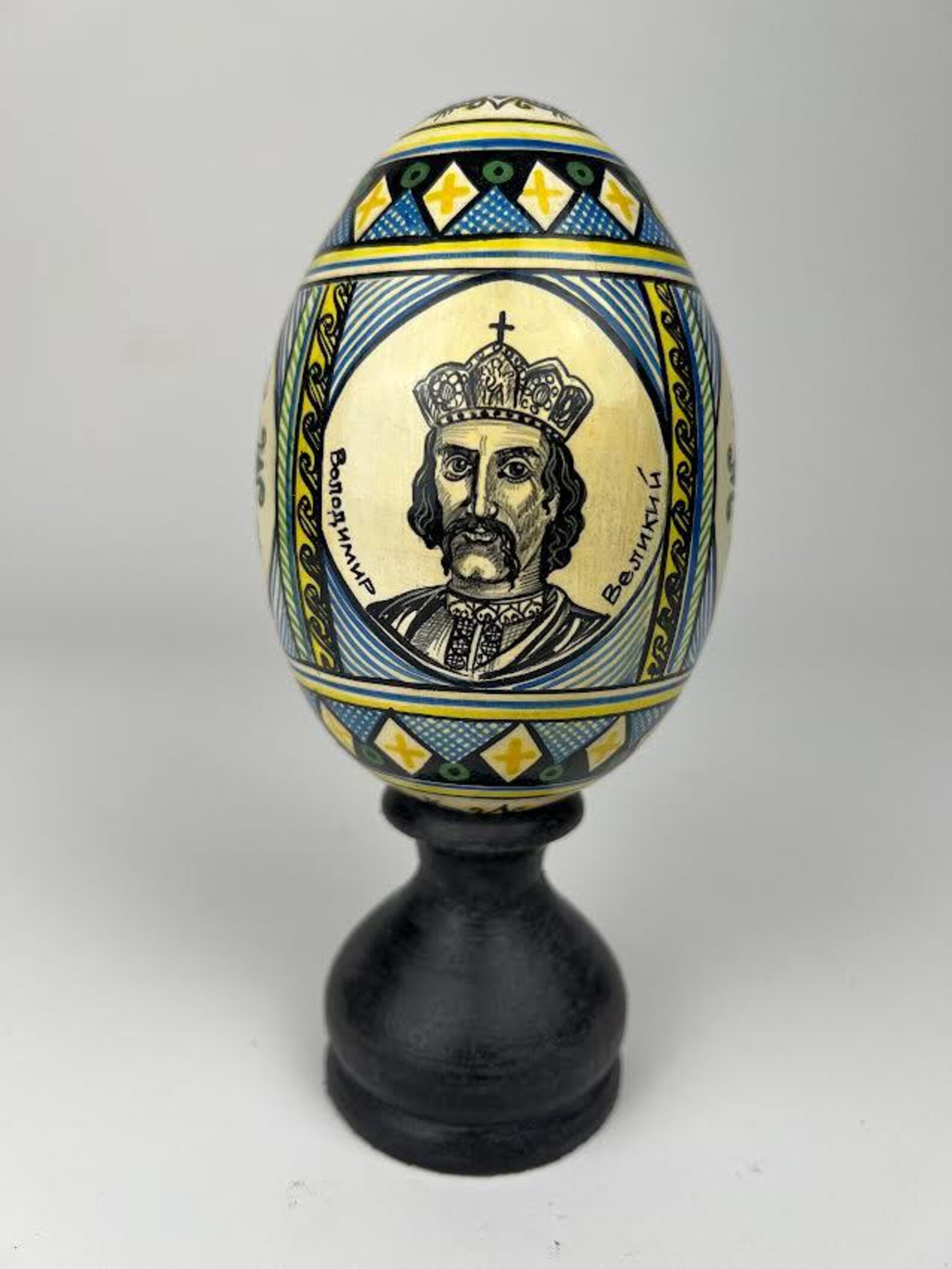 Vintage Hand-Painted Ukrainian Egg with Bell Inside - Image 2